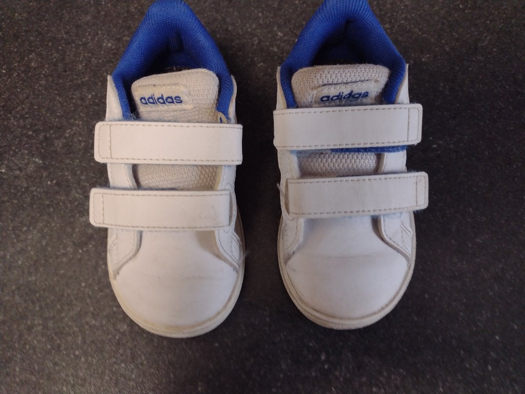 Chaussures ADIDAS en bon état. Taille 22, Enfants & Bébés, Vêtements de bébé | Chaussures & Chaussettes, Adidas, Garçon ou Fille