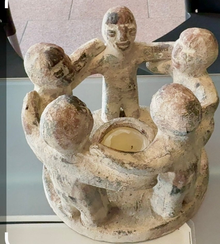 Mexicaanse terracotta "Circle of friends", Antiek en Kunst, Ophalen, Beeld