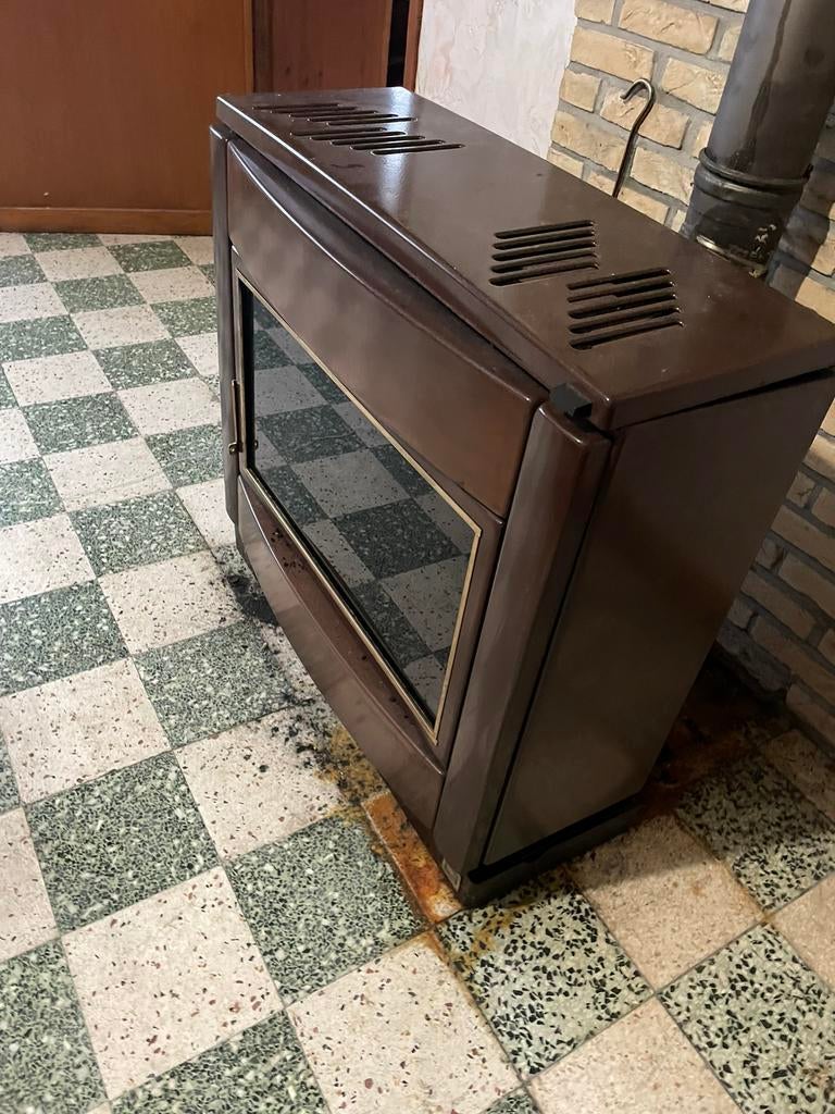 Mazout kachel.  Poele a mazout, Enlèvement, Comme neuf