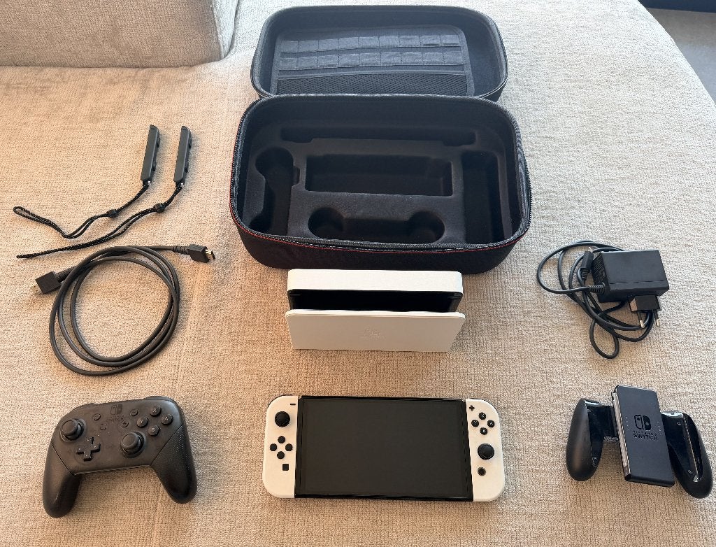 Nintendo Switch OLED — compleet met alle accessoires, Switch OLED, Enlèvement, Utilisé, Avec jeux