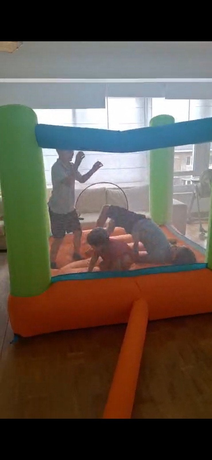 Château gonflable 2m X 2m, Enfants & Bébés, Jouets | Extérieur | Coussins gonflables, Enlèvement