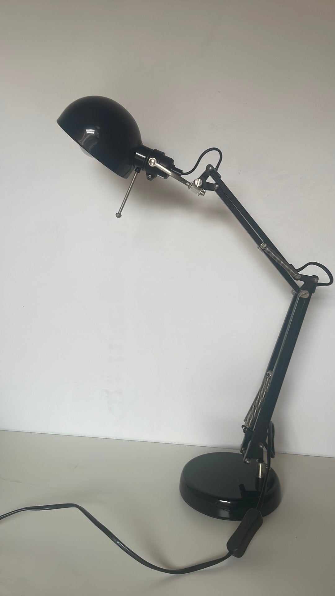 Zwarte bureaulamp - Ikea, 50 cm, Lampe de bureau, Comme neuf, Enlèvement