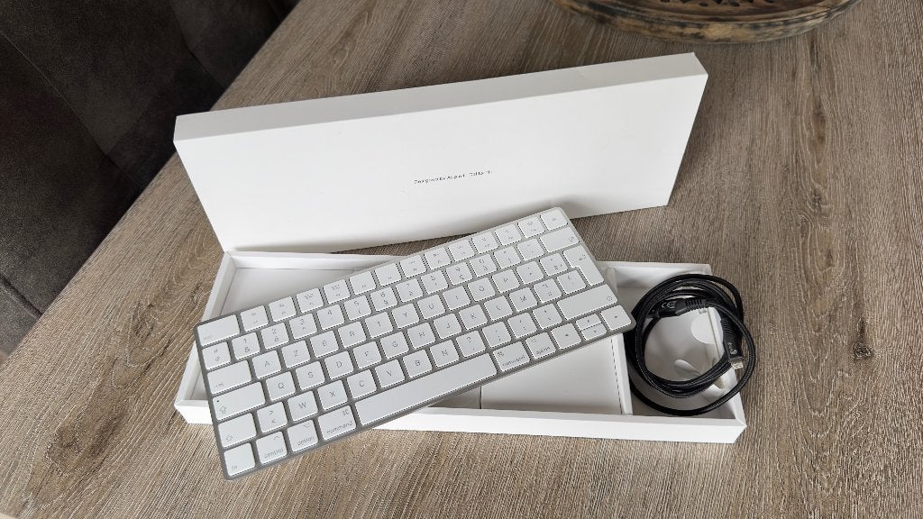 Apple Magic Keyboard AZERTY met numeriek toetsenblok, Informatique & Logiciels, Enlèvement ou Envoi, Azerty, Comme neuf, Apple