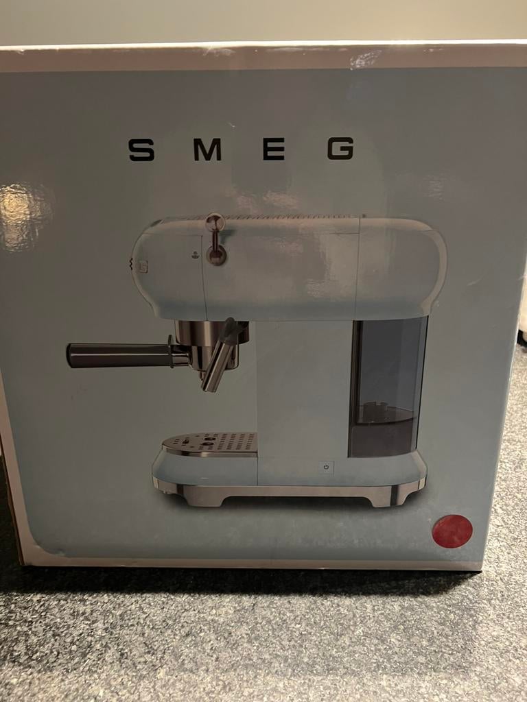 SMEG espressomachine - ROOD, Ophalen, Afneembaar waterreservoir, Espresso apparaat, Nieuw