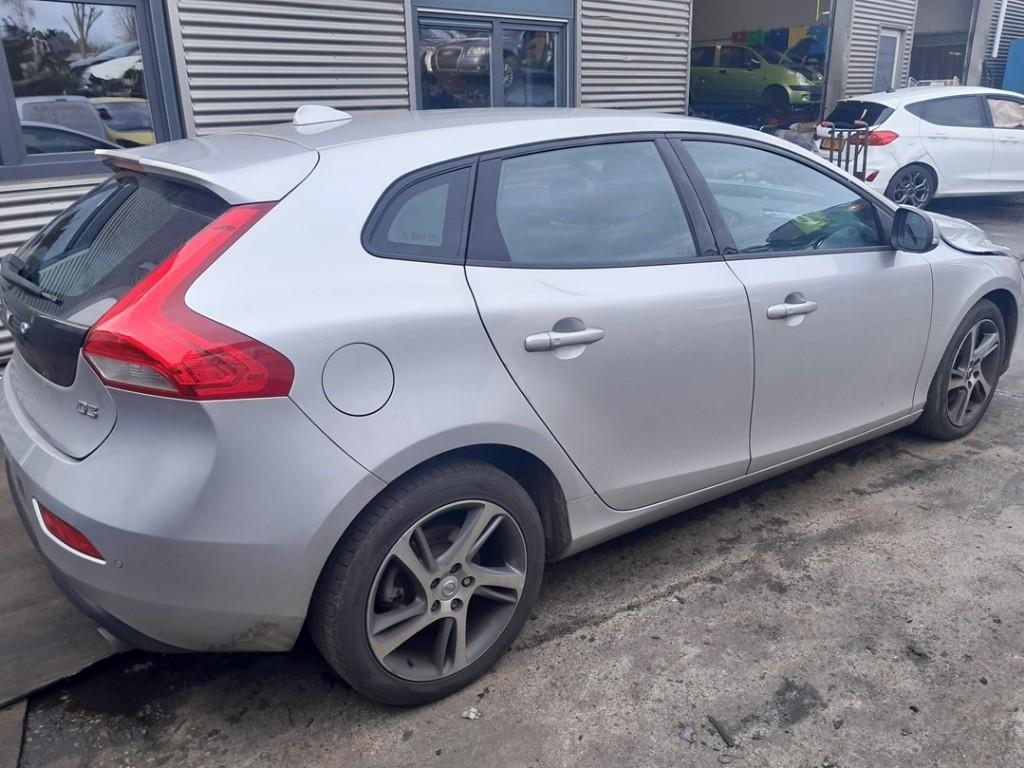 PORTE AVANT DROITE Volvo V40 (MV) (32321019), Utilisé, Droite, Volvo, Porte