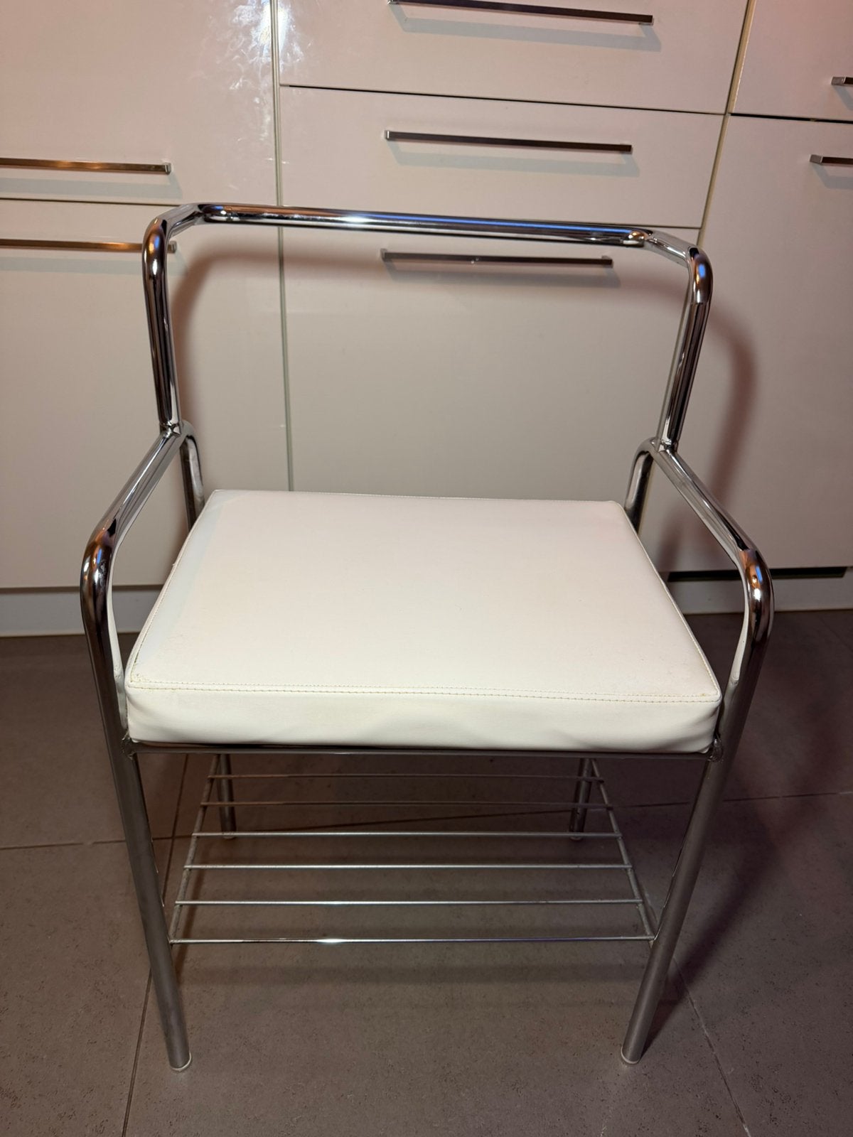 Vintage chromen fauteuil met witte gestoffeerde zitting., Enlèvement, Comme neuf, Blanc