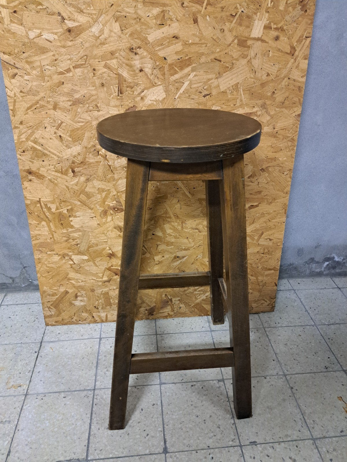 2 oude vintage houten barkrukken, Huis en Inrichting, Barkrukken, Ophalen, Gebruikt, 60 tot 90 cm, Hout