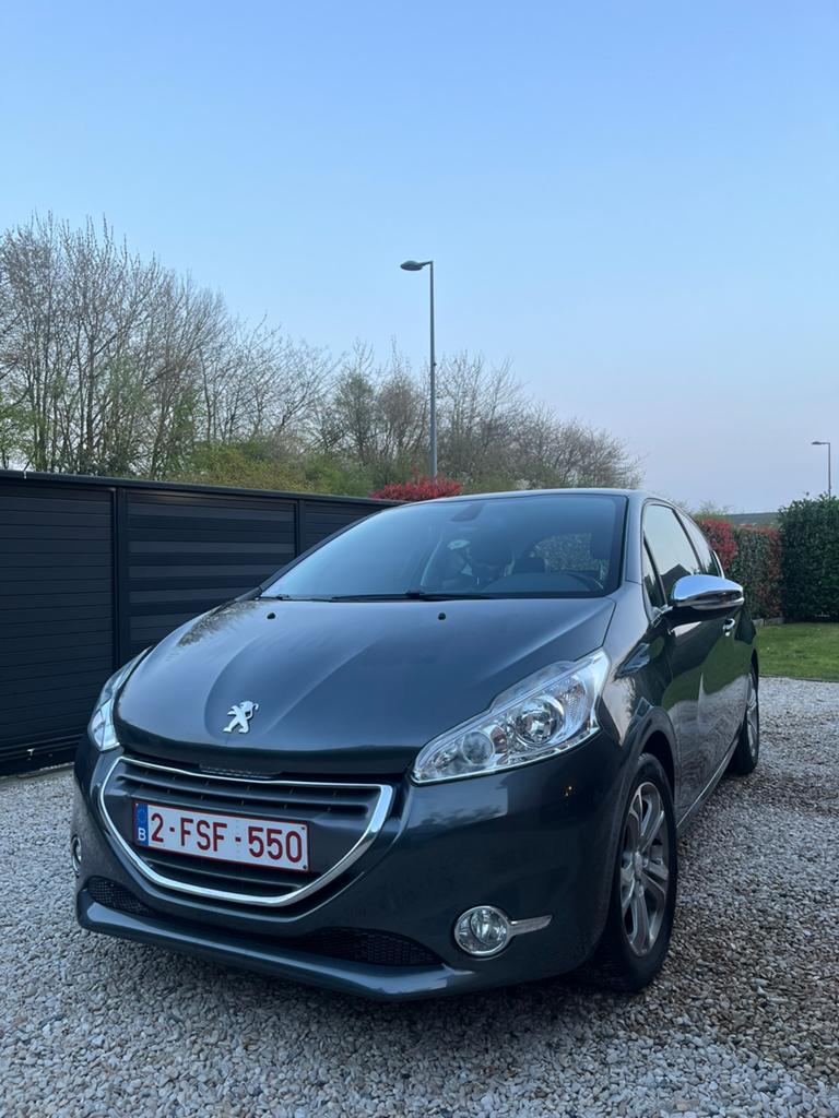 Peugeot 208  67000km, Autos, Peugeot, Cuir, Argent ou Gris, Achat, Noir