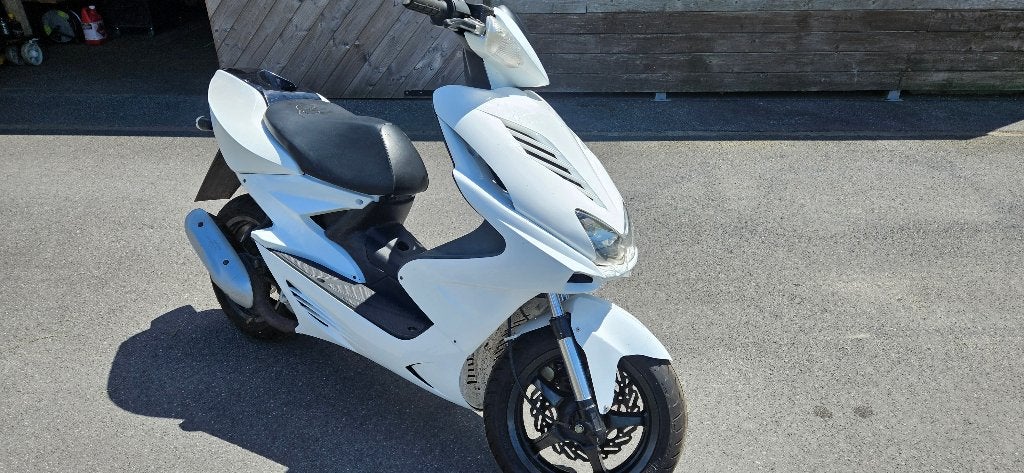 Prachtige Aerox klasse A 50cc in zeer goede staat, Fietsen en Brommers, Scooters | Yamaha, Ophalen, Gebruikt, Aerox, Klasse A (25 km/u)