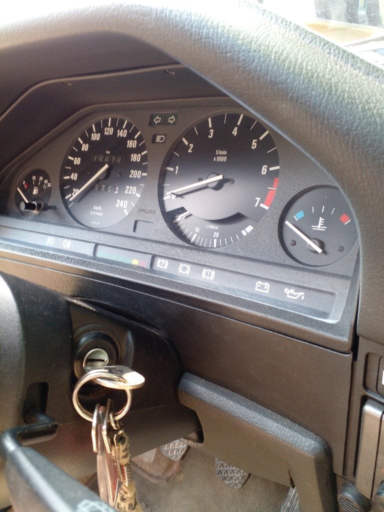 Oldtimer BMW E30, foto 12