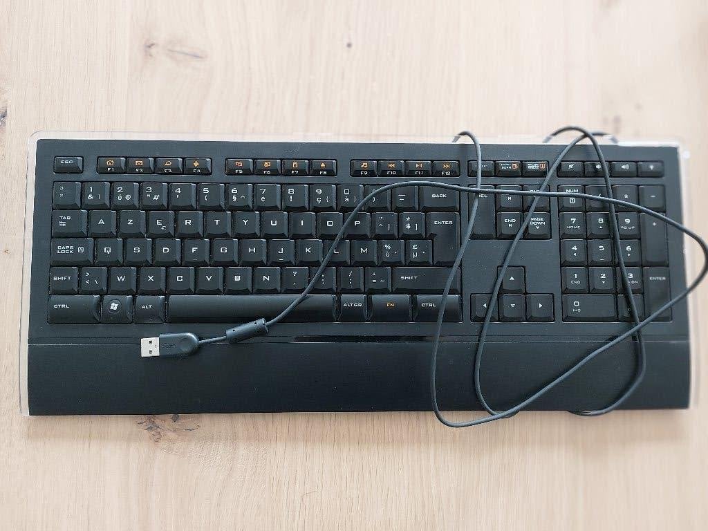 Logitech illuminated keyboard azerty, Ophalen, Azerty, Gebruikt