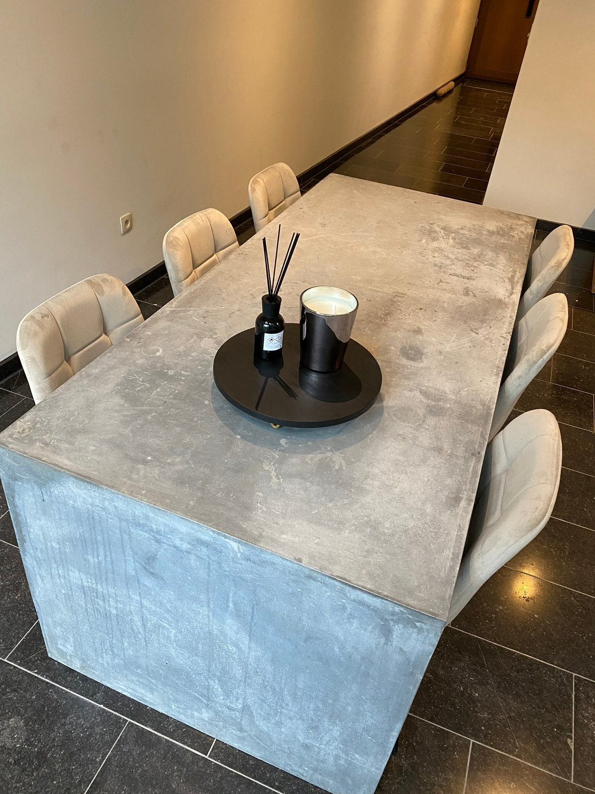Beton eettafel, Huis en Inrichting, Ophalen, Zo goed als nieuw