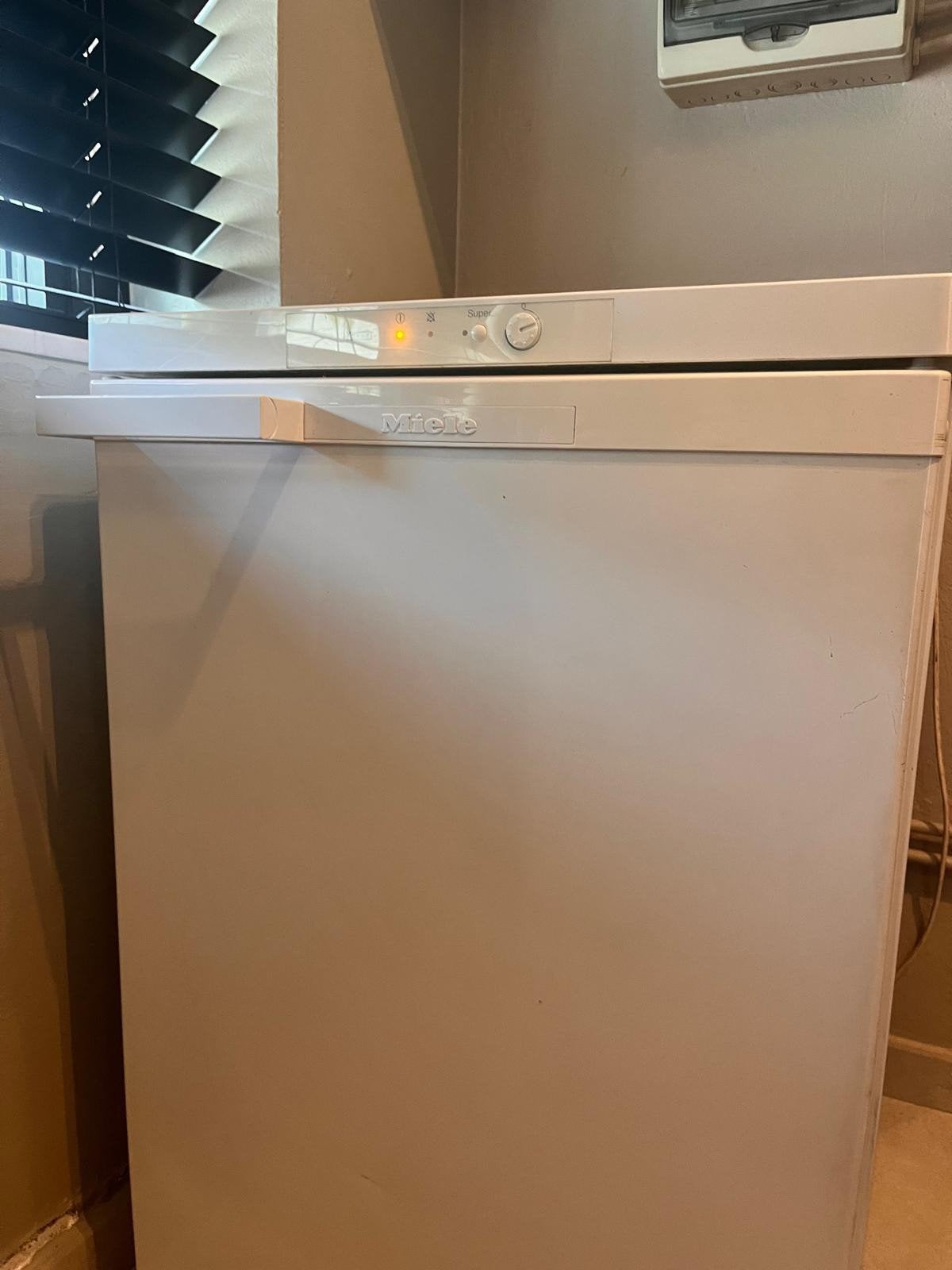 Miele diepvrieskast F 12011 S, Gebruikt, Met aparte vriezer, 45 tot 60 cm, Ophalen