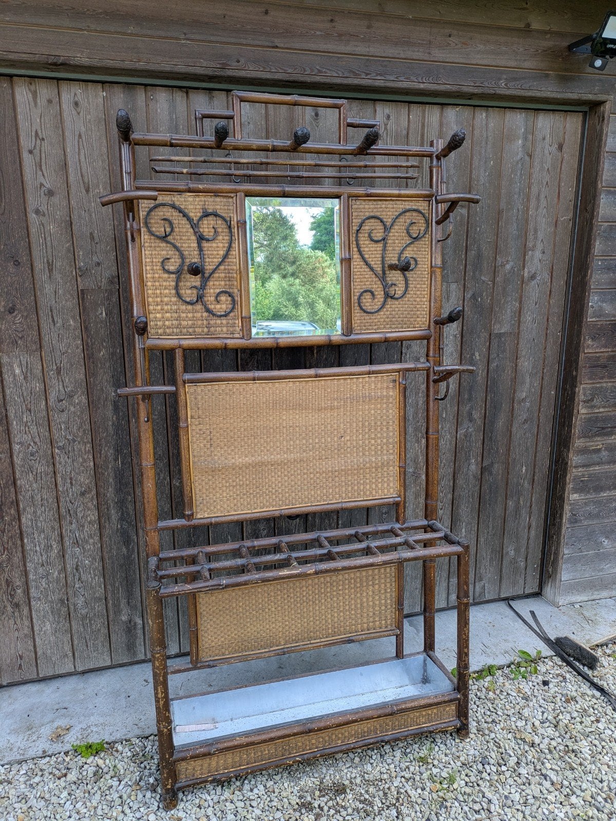 Porte-manteau d'entrée en bambou, Enlèvement