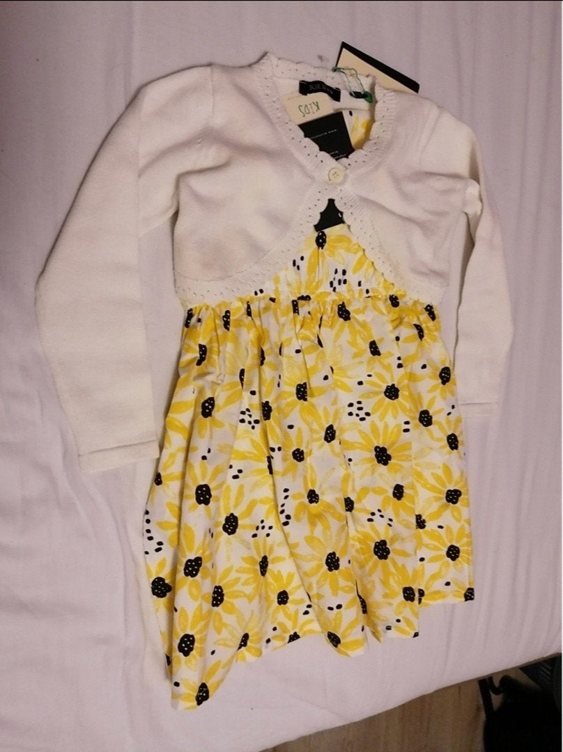 Splinternieuw meisjeskleedje +gillet maat 92=ongeveer 2jaar., Enfants & Bébés, Vêtements enfant | Taille 122, Fille, Enlèvement