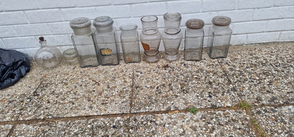 Pots anciens, Enlèvement