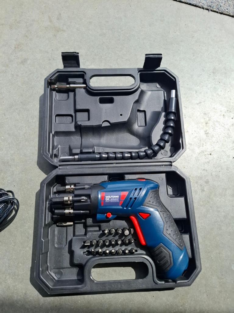 Verschillende elektrische gereedschappen, Ophalen