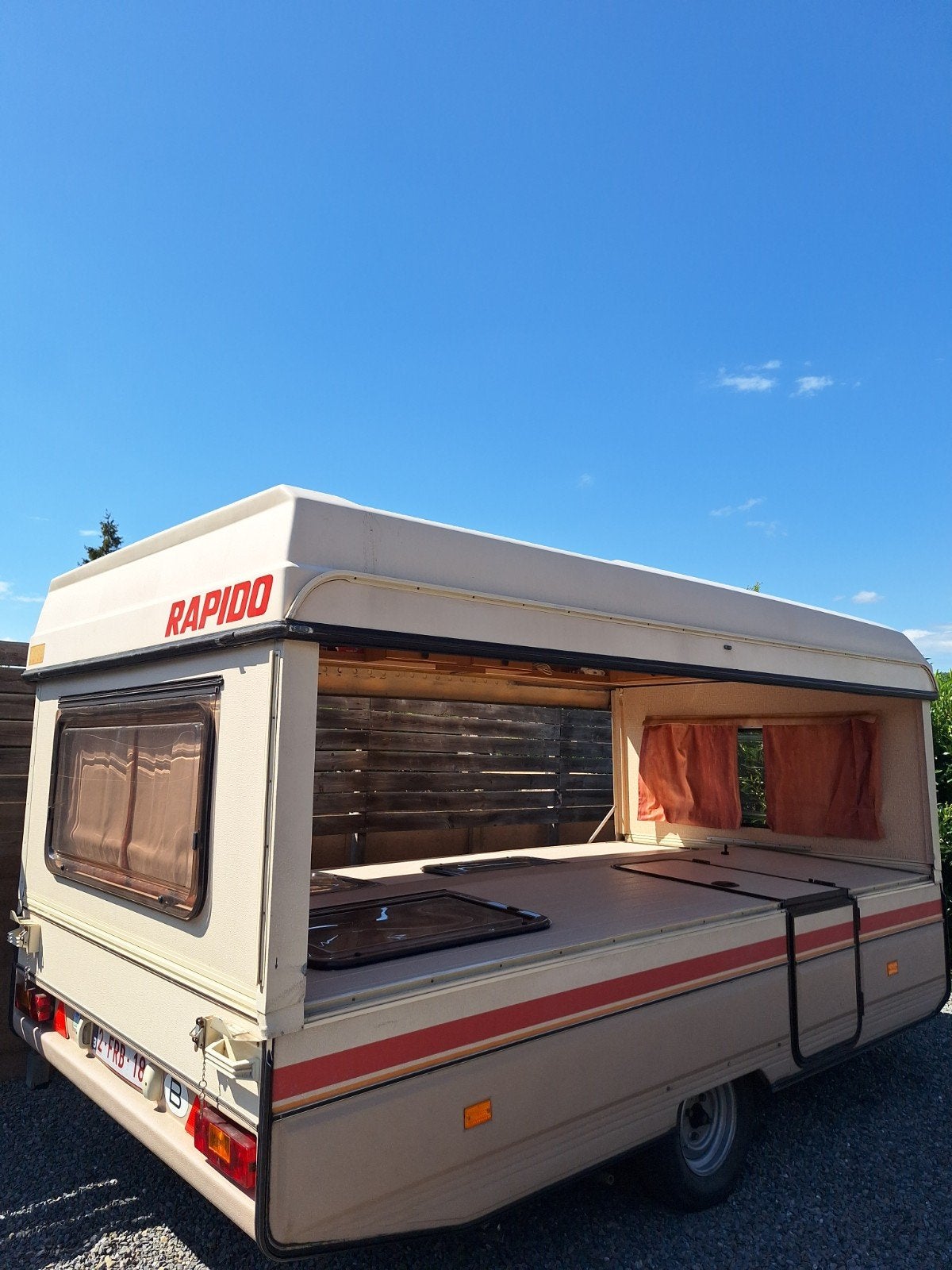 Klapcaravan Rapido, Caravans en Kamperen, Caravans, Particulier, tot en met 4, 500 - 750 kg, Treinzit, Esterel, 2 aparte bedden