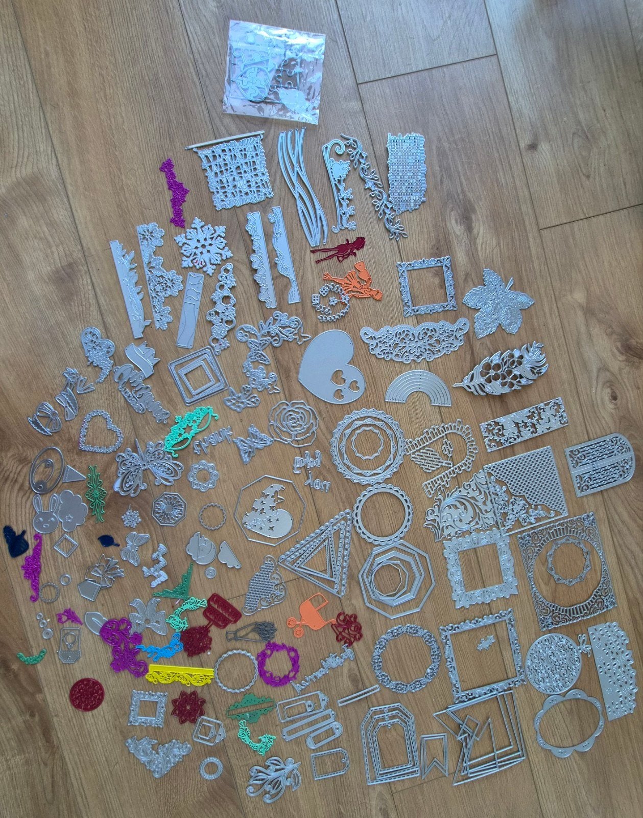 Meer dan 120 snijmallen / stansmallen voor stansmachine, Hobby en Vrije tijd, Scrapbooking, Ophalen, Zo goed als nieuw, Slicemachine of Snijmachine