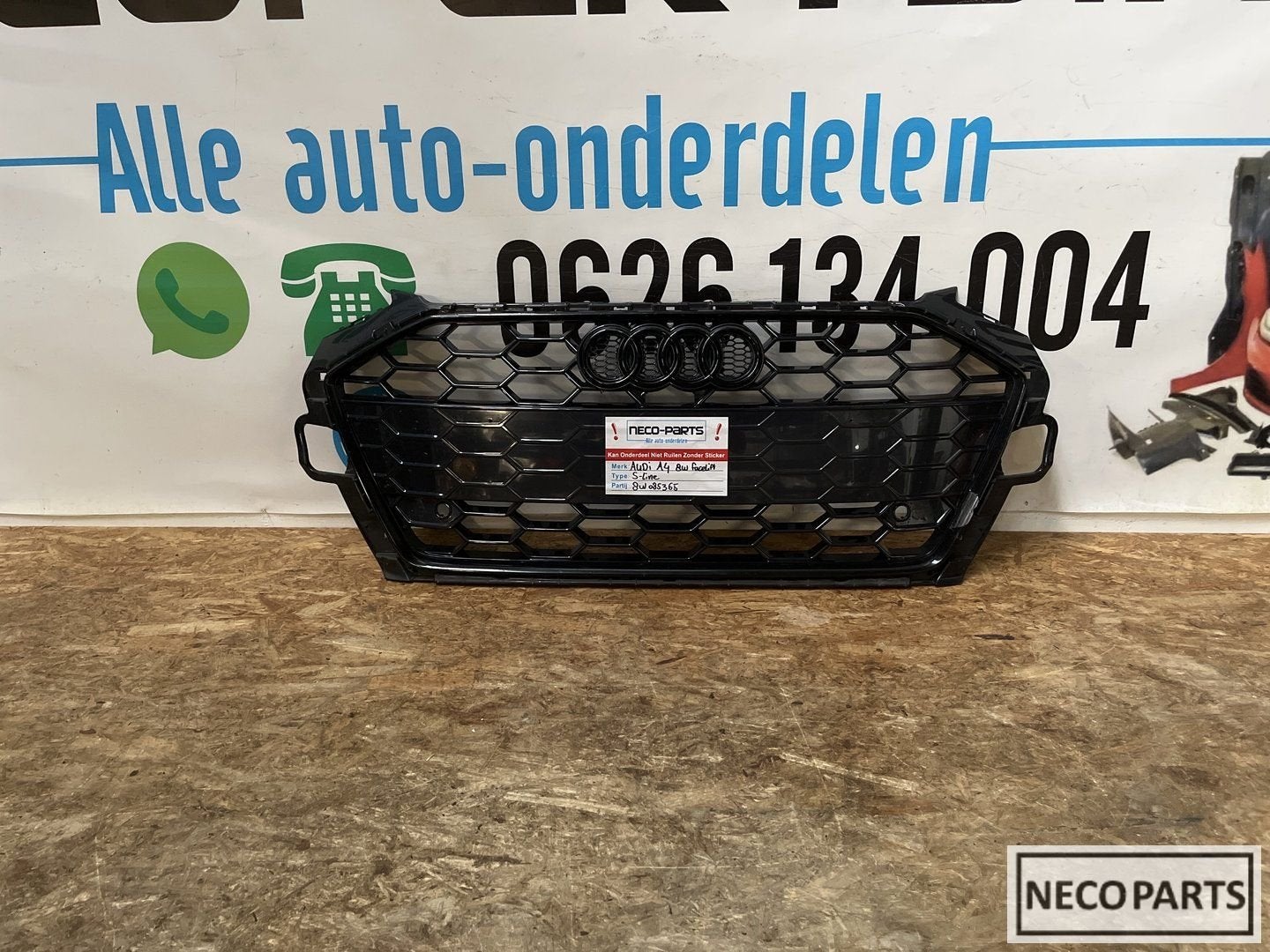AUDI A4 8W S-LINE FACELIFT GRILLE ORGINEEL, Arrière, -, Audi, Utilisé