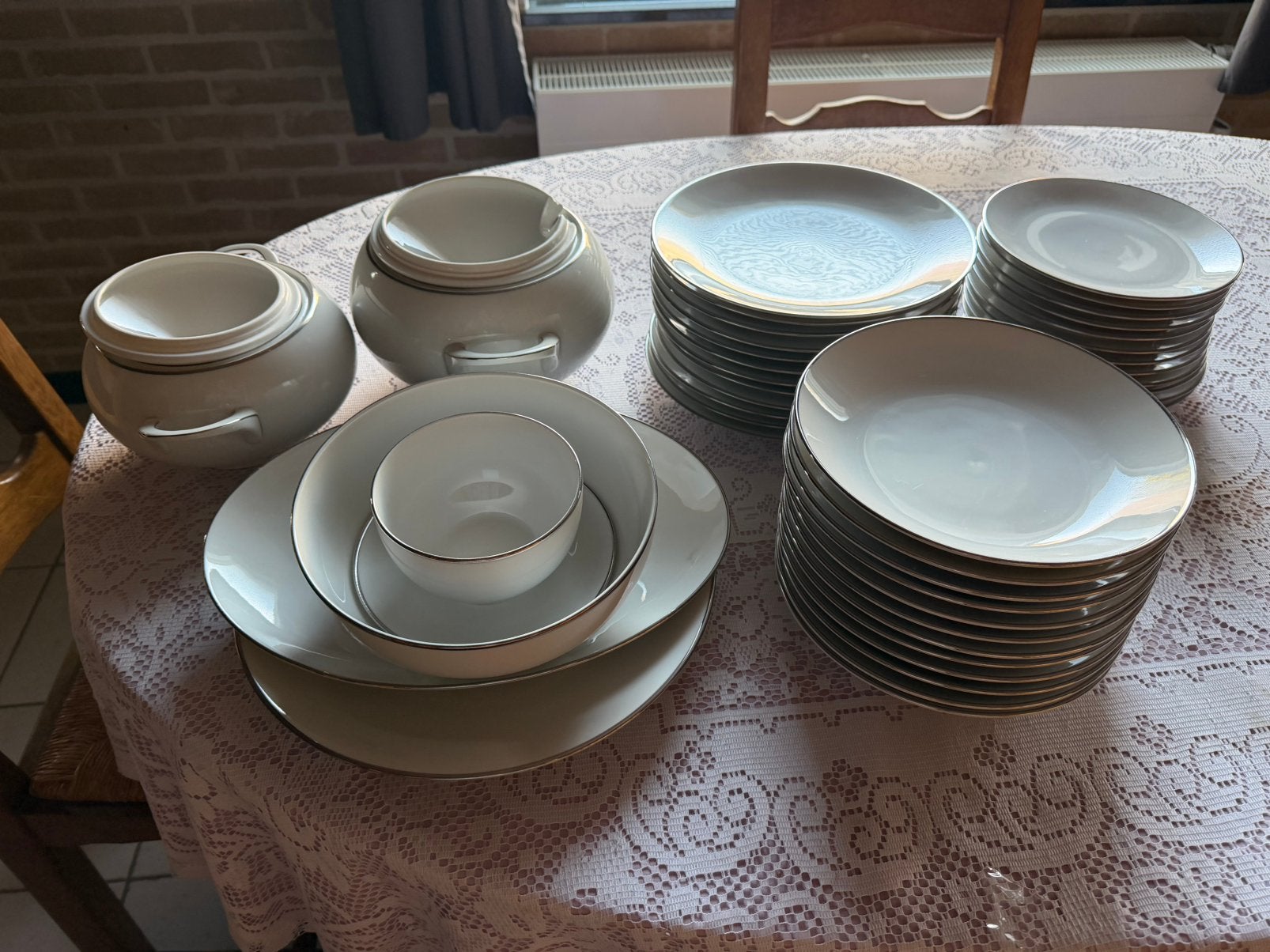 12 delig servies met zilver randje nooit gebruikt nieuw, Antiek en Kunst, Ophalen