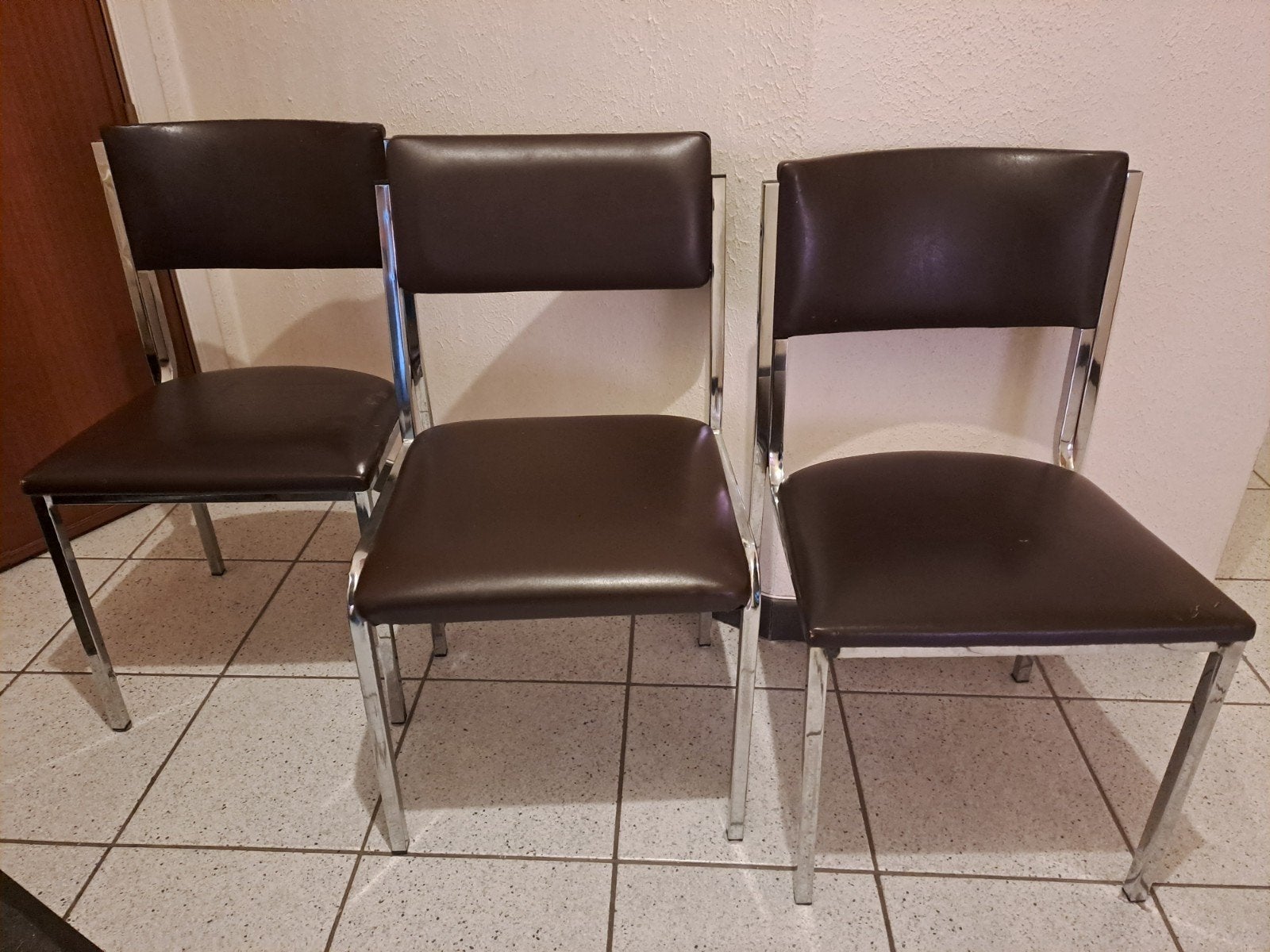 3 Chaises brunes similicuir, Enlèvement
