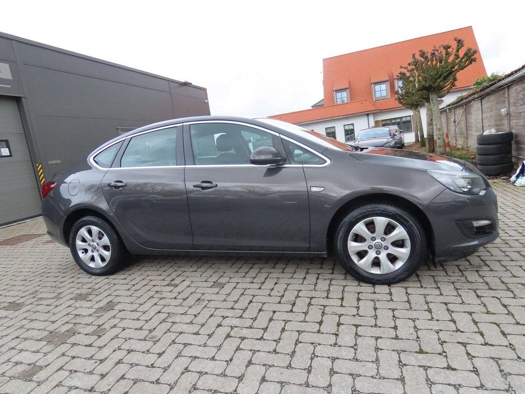 Opel Astra Astra 1.6 CDTi ecoFLEX Cosmo EURO 6b (bj 2016), 4 deurs, Gebruikt, 4 cilinders, Lichtsensor