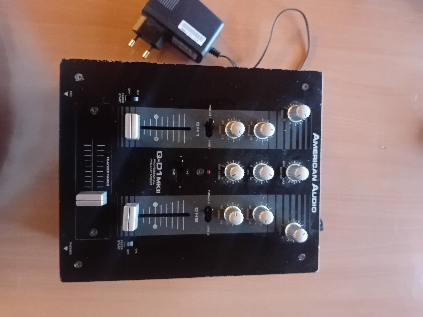 Dj mixer met adapter, Ophalen of Verzenden, Microfooningang