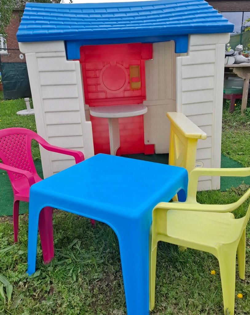 Speelhuisje met aparte tafel en 2 stoeltjes, Kinderen en Baby's, Ophalen