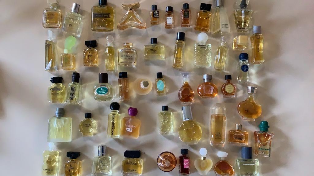 Vintage collectie miniatuur parfum, Ophalen of Verzenden, Gebruikt, Miniatuur, Gevuld