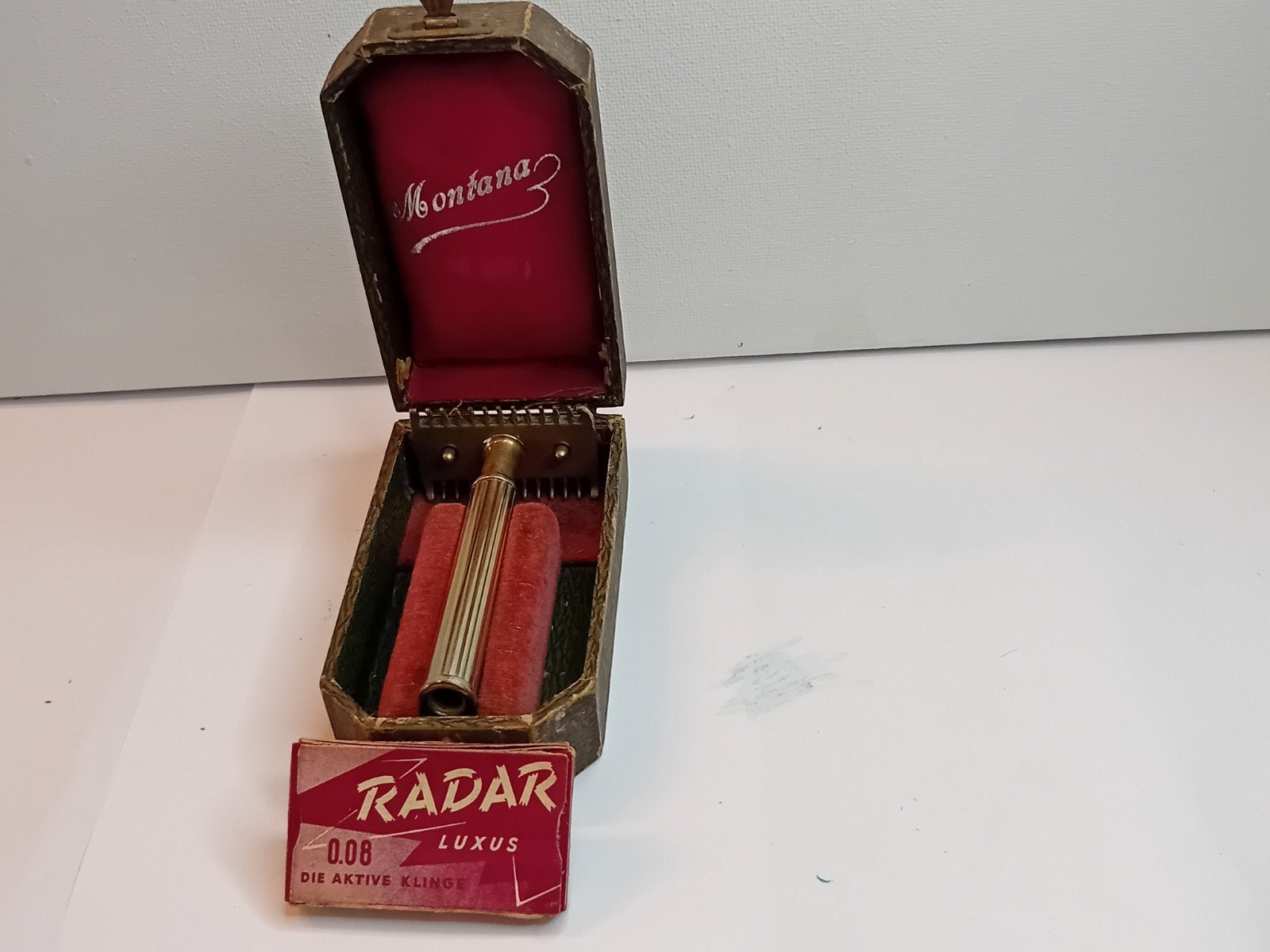 Rasoir Vintage "Montana" Peigne Ouvert avec Boîte d'origine, Collections, Enlèvement ou Envoi