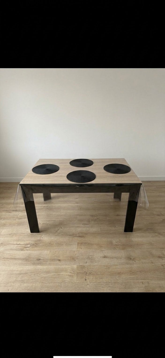 Table à manger moderne + Protection & 4 sets de table, Maison & Meubles, Enlèvement, Comme neuf, Bois, Moderne