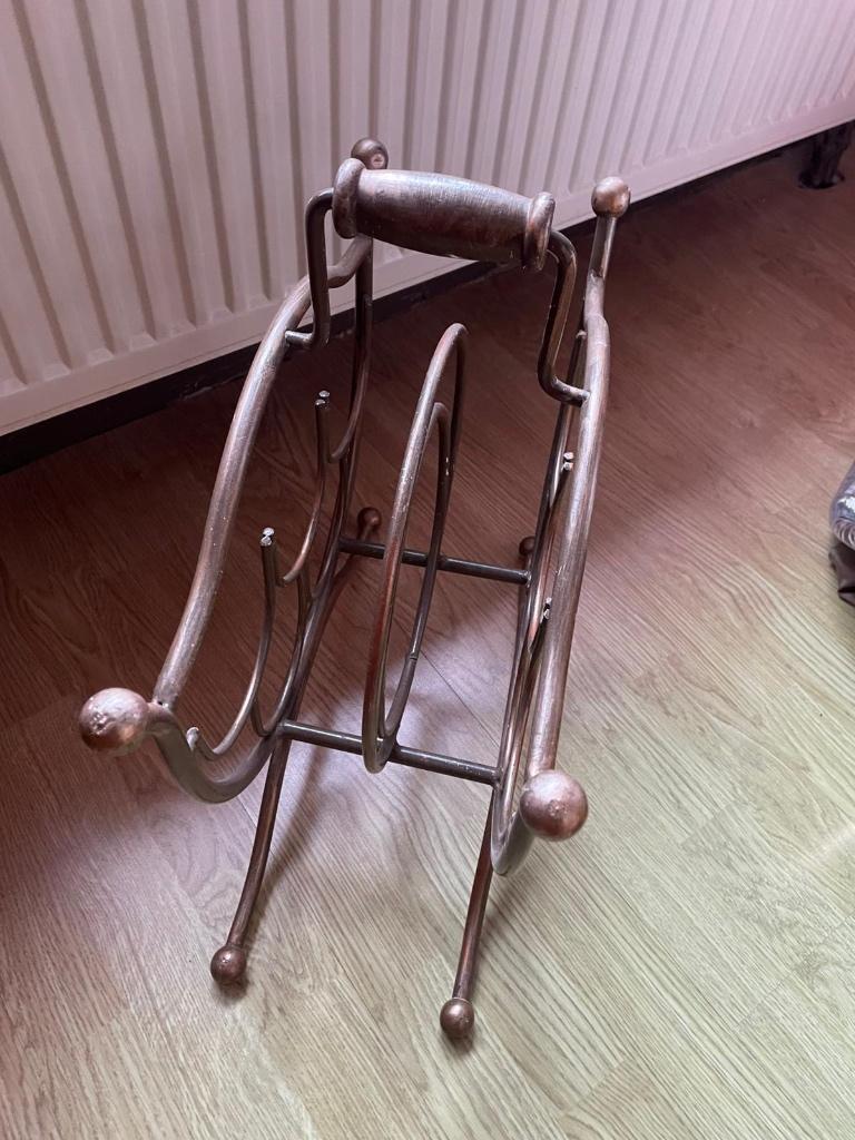 Superbe porte journal en fer forgé, Enlèvement, Comme neuf