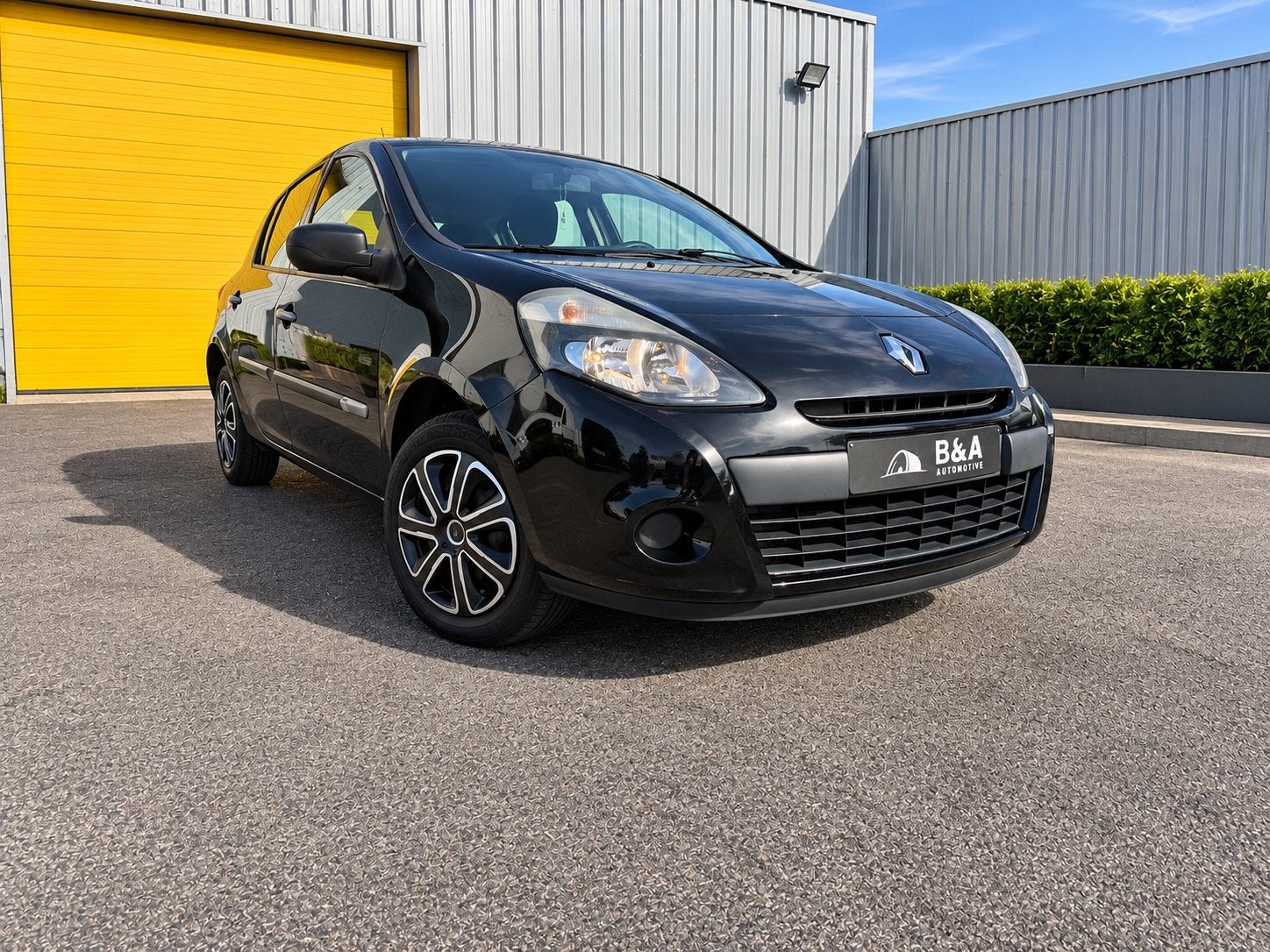 Renault clio 1.2 benzine - 2012 - 1ste eigenaae, Auto's, Euro 5, Stof, Zwart, Zwart