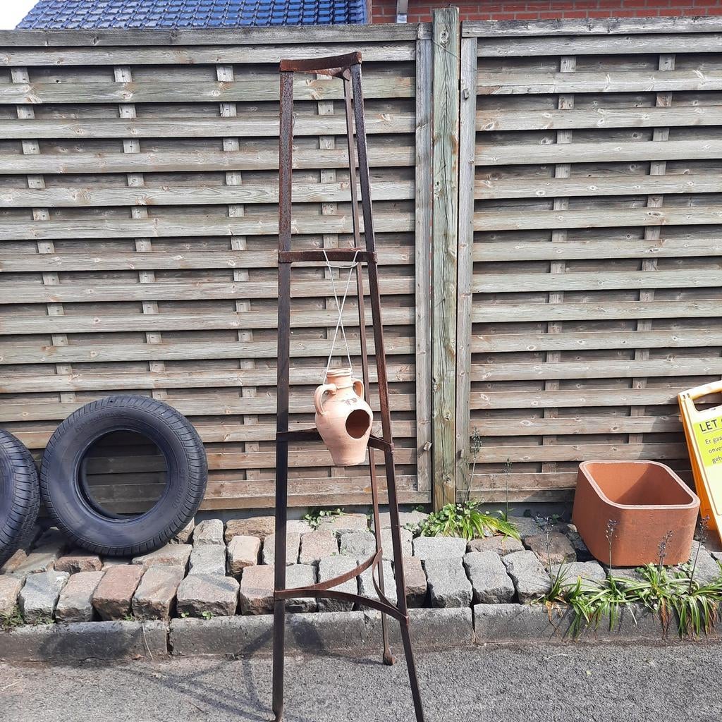 Tuindecoratie , statief , ongeveer 1,70 m hoog ., Tuin en Terras, Ophalen, IJzer