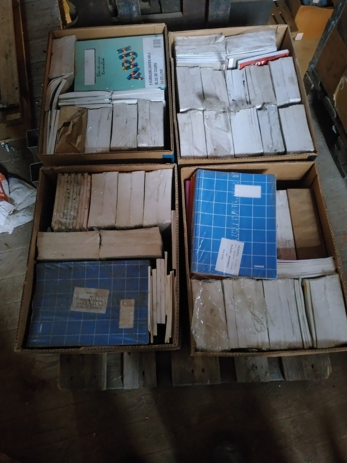 Een zeer groot lot schriften plus minus 1500 stuks, Zakelijke goederen, Stock en Retail | Partijen goederen, Ophalen