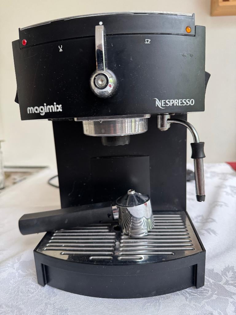 cafetière Magimix nespresso, Machine à espresso, Dosettes et capsules de café, Enlèvement, Tuyau à Vapeur