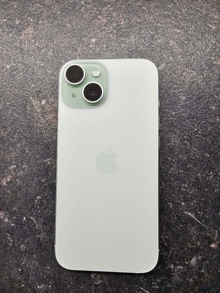 Iphone 15 128 GO + coques + chargeur, 80 %, 128 GB, IPhone 15, Utilisé