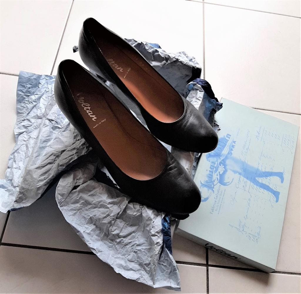 Te koop:Zo goed als nieuw! Mooie zwarte pumps van "Voltan"40, Escarpins, Comme neuf, Enlèvement, "Voltan"