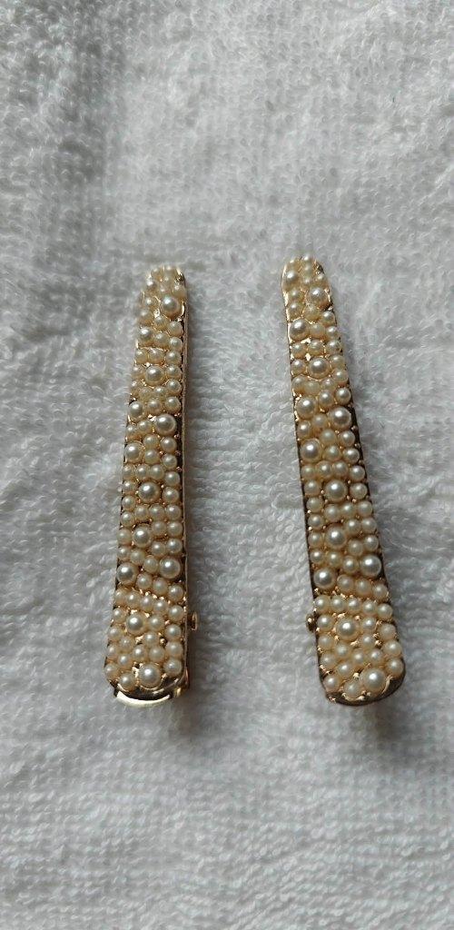haarspeld 2 stuks met namaak parelmoertjes, Bijoux, Sacs & Beauté, Beauté | Soins des cheveux, Enlèvement ou Envoi, Comme neuf