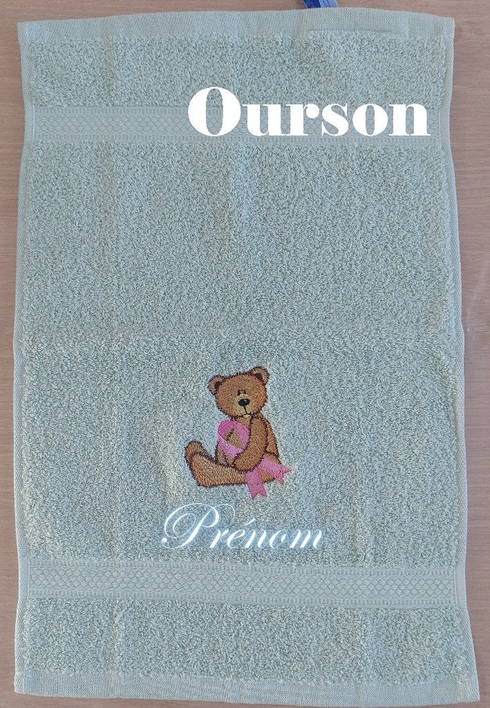 Serviette invité vert menthe brodée "ourson et ruban rose", Maison & Meubles, Neuf, Autres marques, Enlèvement ou Envoi, Serviette invité