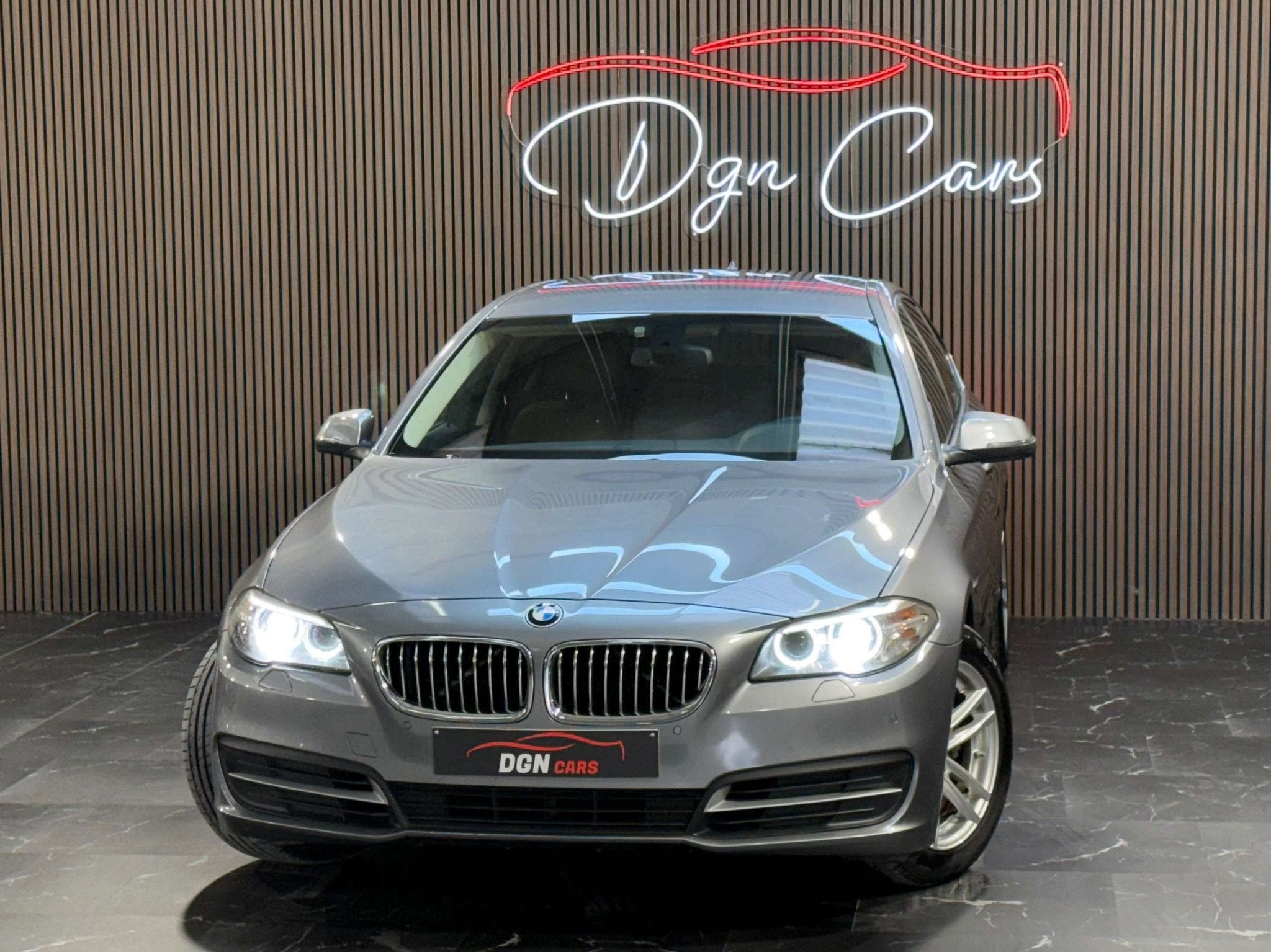 BMW 5 Serie 518 518 dA (automatique), Autos, Cuir, Argent ou Gris, Entreprise, https://public.car-pass.be/vhr/b650c5fc-3141-4fdf-bdfd-c1efdd1aba68