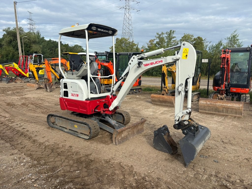 Takeuchi TB 217 R, Enlèvement, Excavatrice
