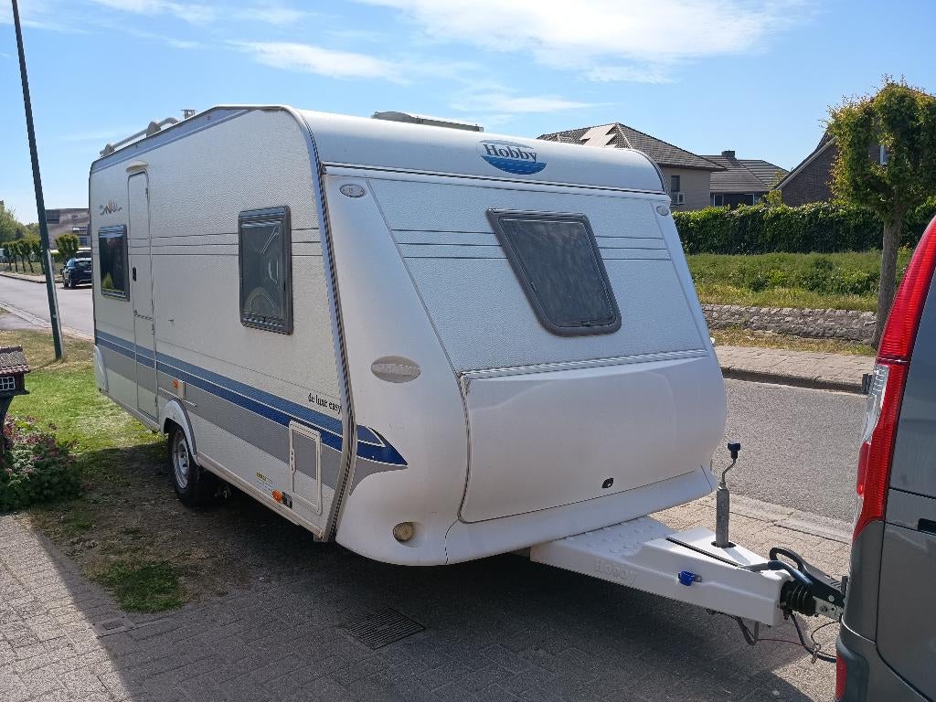 caravan, Caravanes & Camping, Caravanes, Particulier, jusqu'à 4, 1000 - 1250 kg, Banquette en rond, Hobby, Coin salon convertible