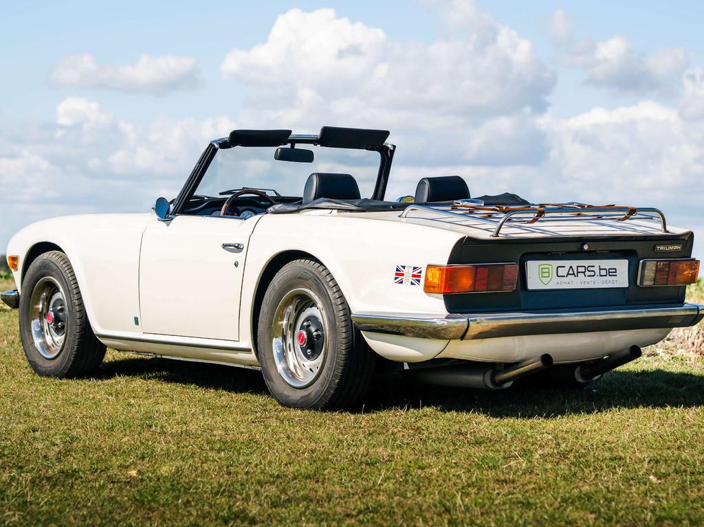 Triumph TR6 Carburator SU - 125 CV - renovated (bj 1973), Auto's, Oldtimers, 2500 cc, 105 pk, Zwart, Cabriolet
