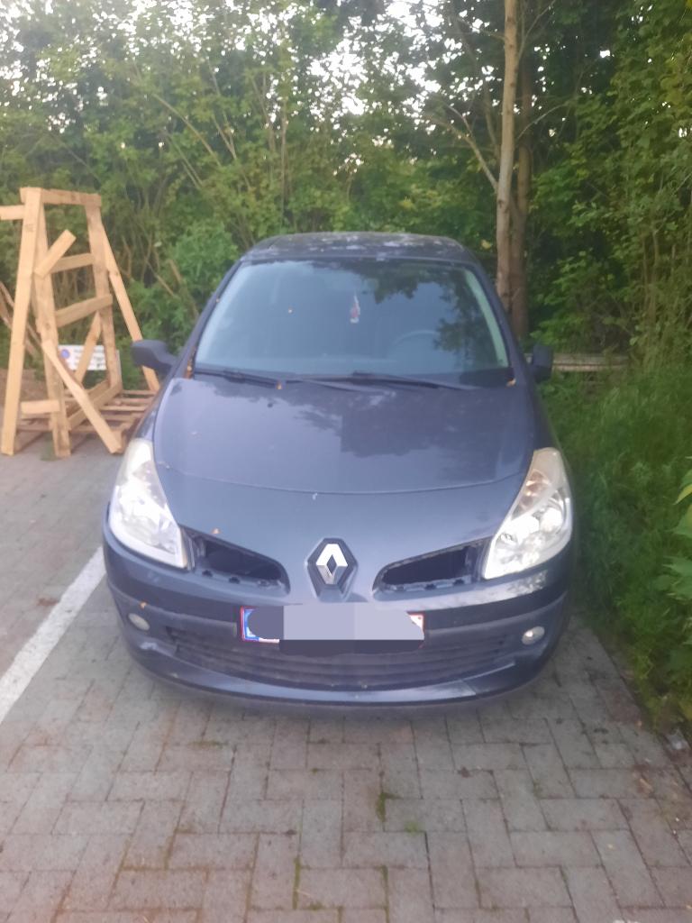 Renault Clio moet worden gerepareerd of geëxporteerd., Auto's, Renault, Bedrijf, Te koop, Clio