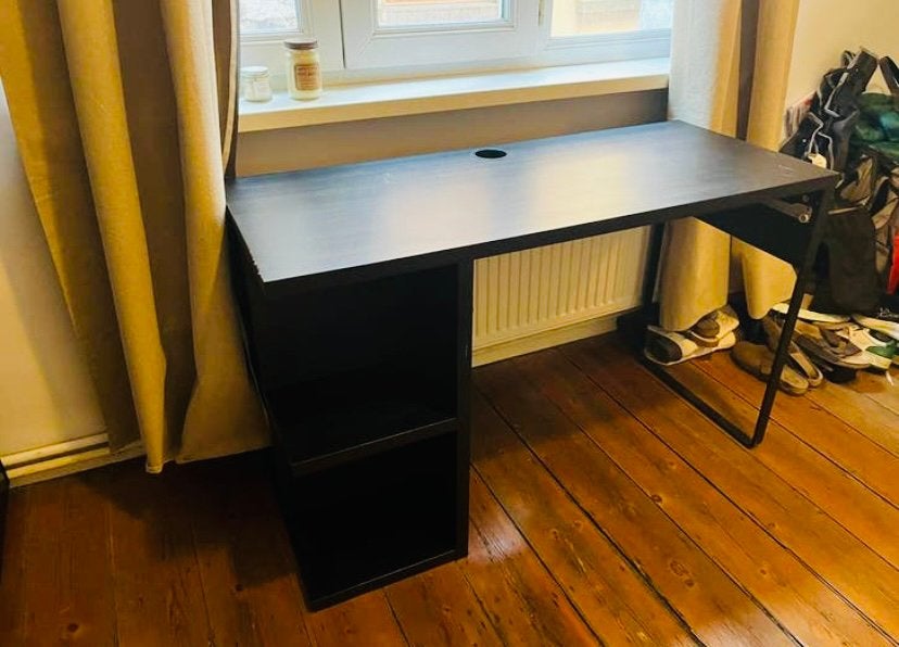 Zwart bureau make-up tafel ikea met lichte gebruiksporen, Ophalen, Zo goed als nieuw, IKEA, Zwart