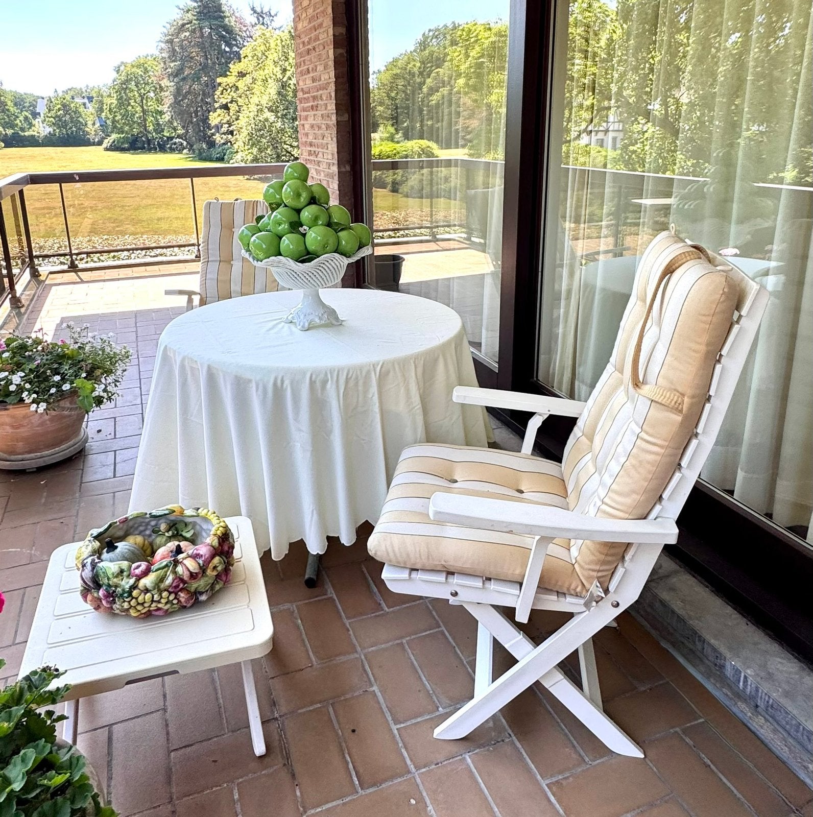 2 Grosfillex stoelen met kussens, tafel,  etc, Tuin en Terras, Ophalen, Gebruikt, Eettafel