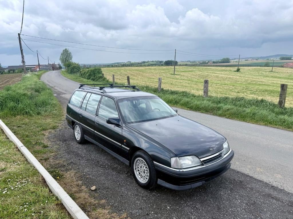 Opel Omega A "Caravan" Oldtimer, 4 cilinders, Zwart, Dakrails, Particulier