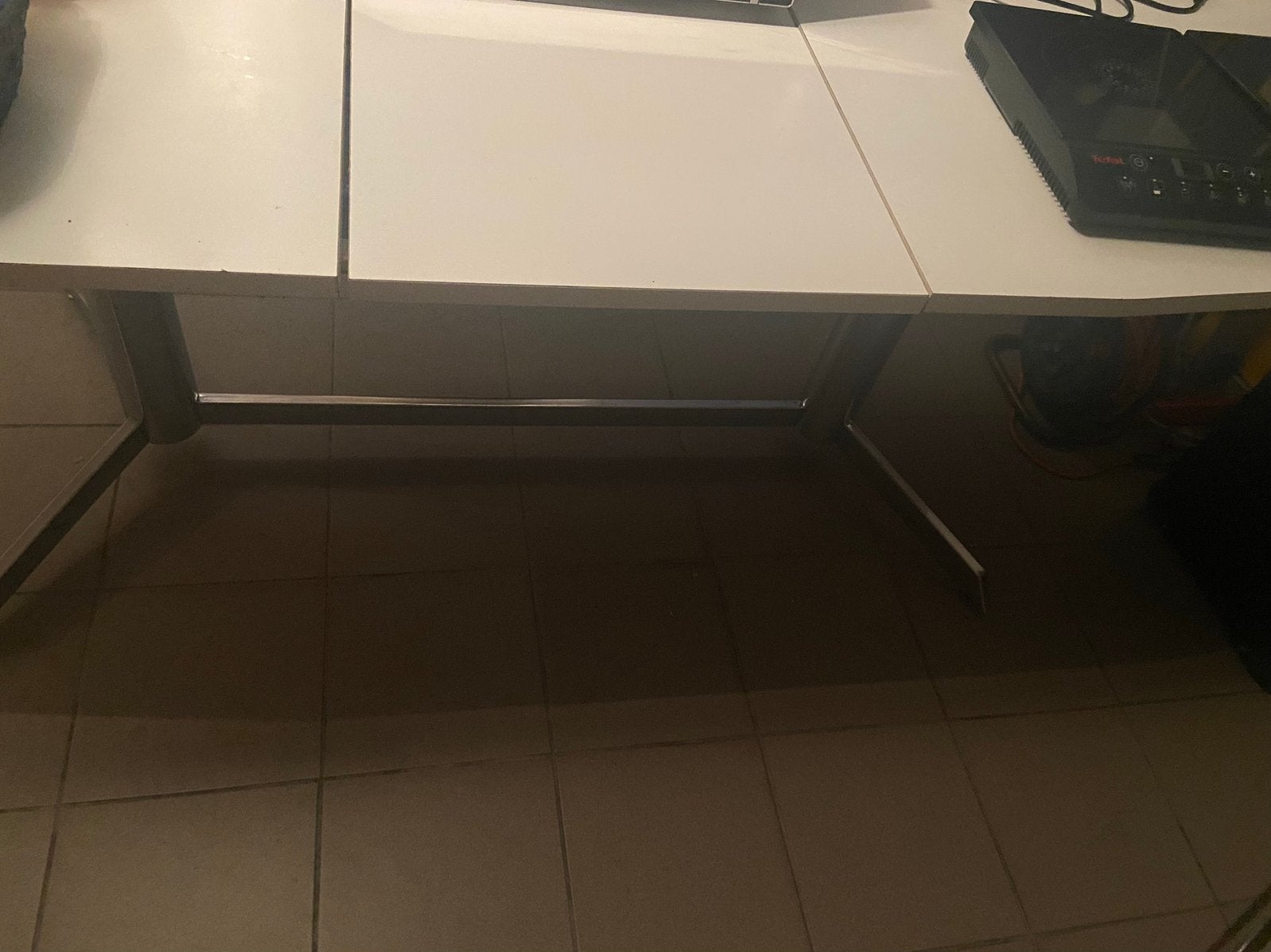 Table blanche robuste, Enlèvement, Utilisé